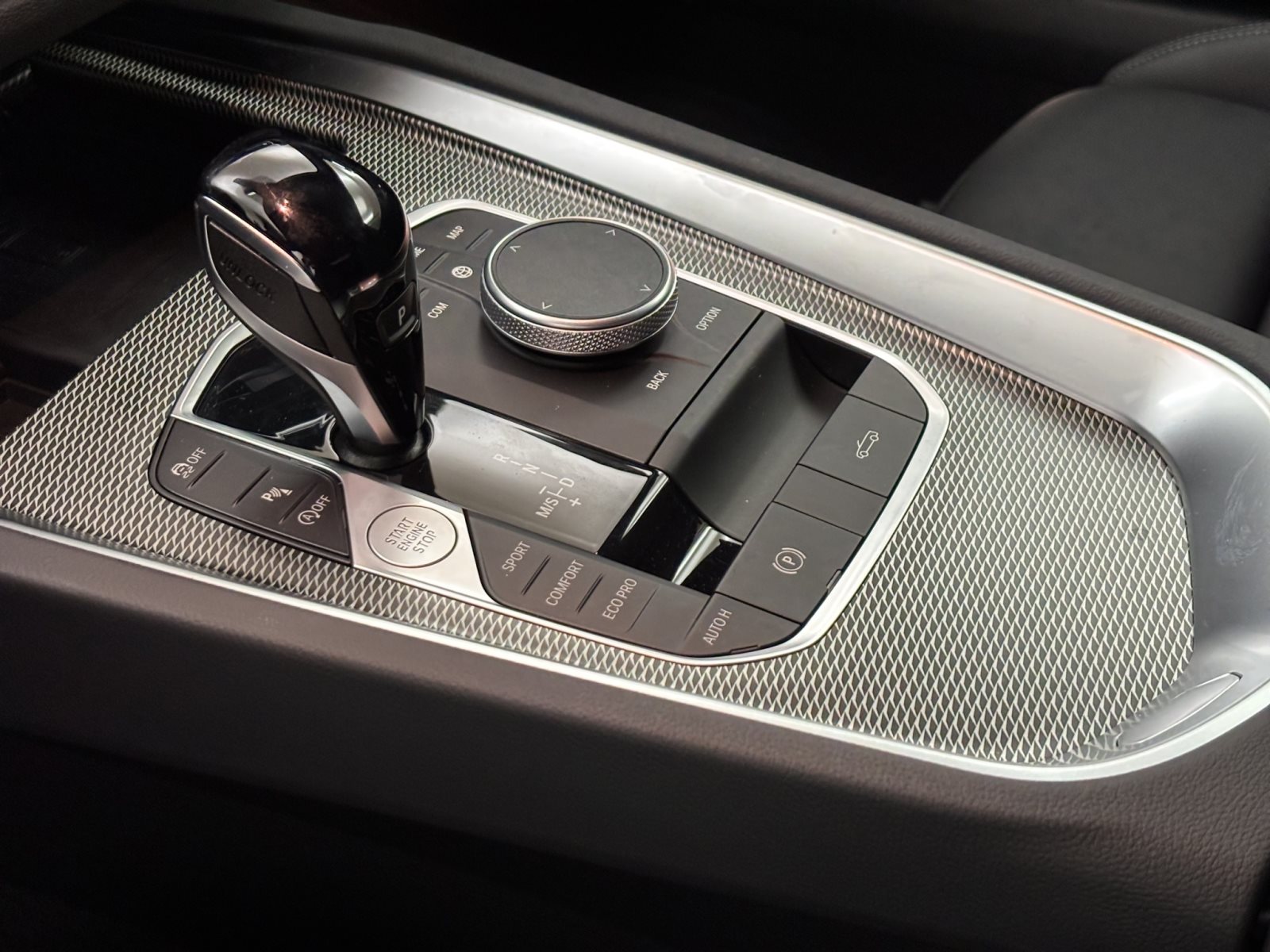 Fahrzeugabbildung BMW Z4 sDrive30i [M Sport, HUD, RFK, 19 LMR, h&k Sound]