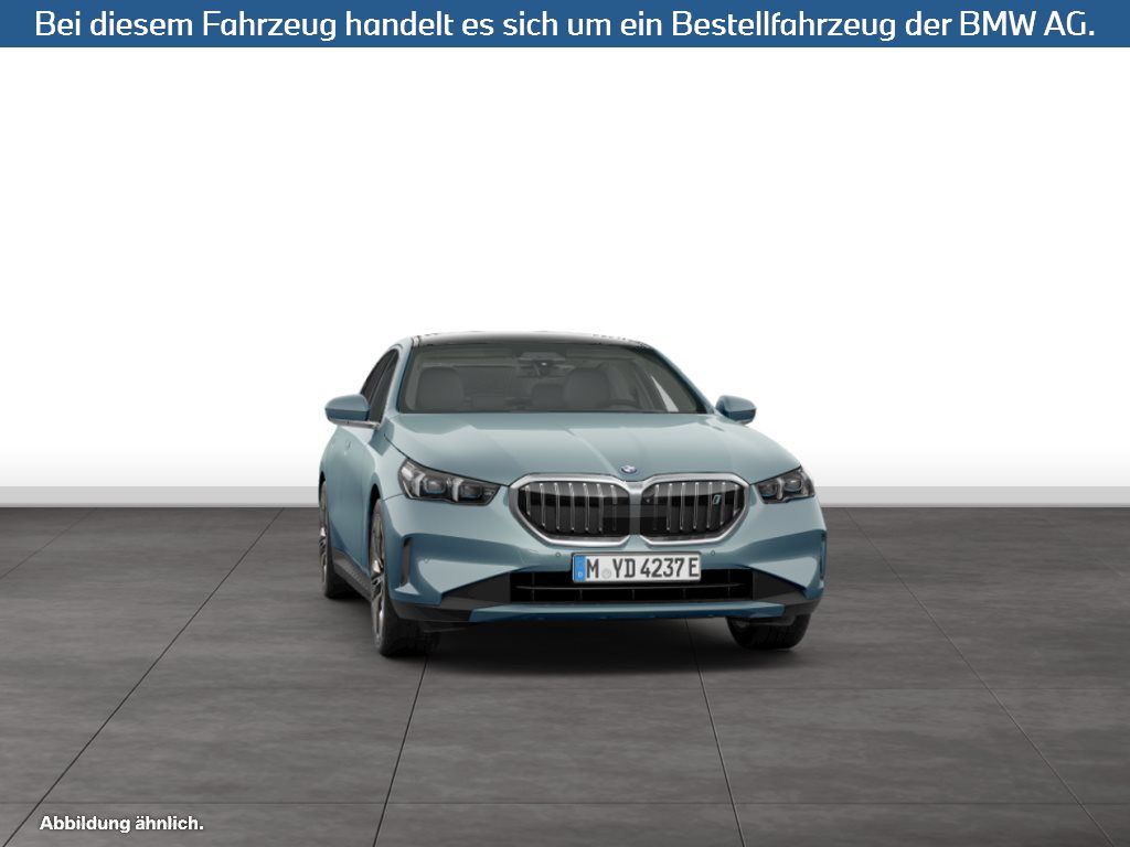 Fahrzeugabbildung BMW i5 eDrive40 Limousine