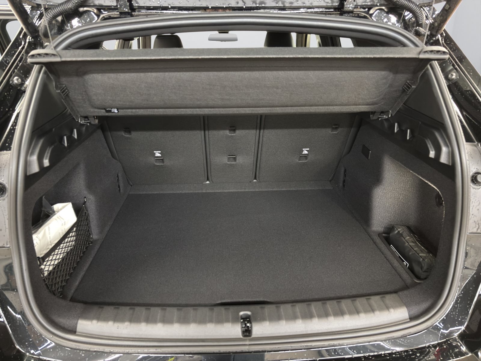 Fahrzeugabbildung BMW iX1 eDrive20 [M Sport, AHK, ACC, RFK, 18 LMR]