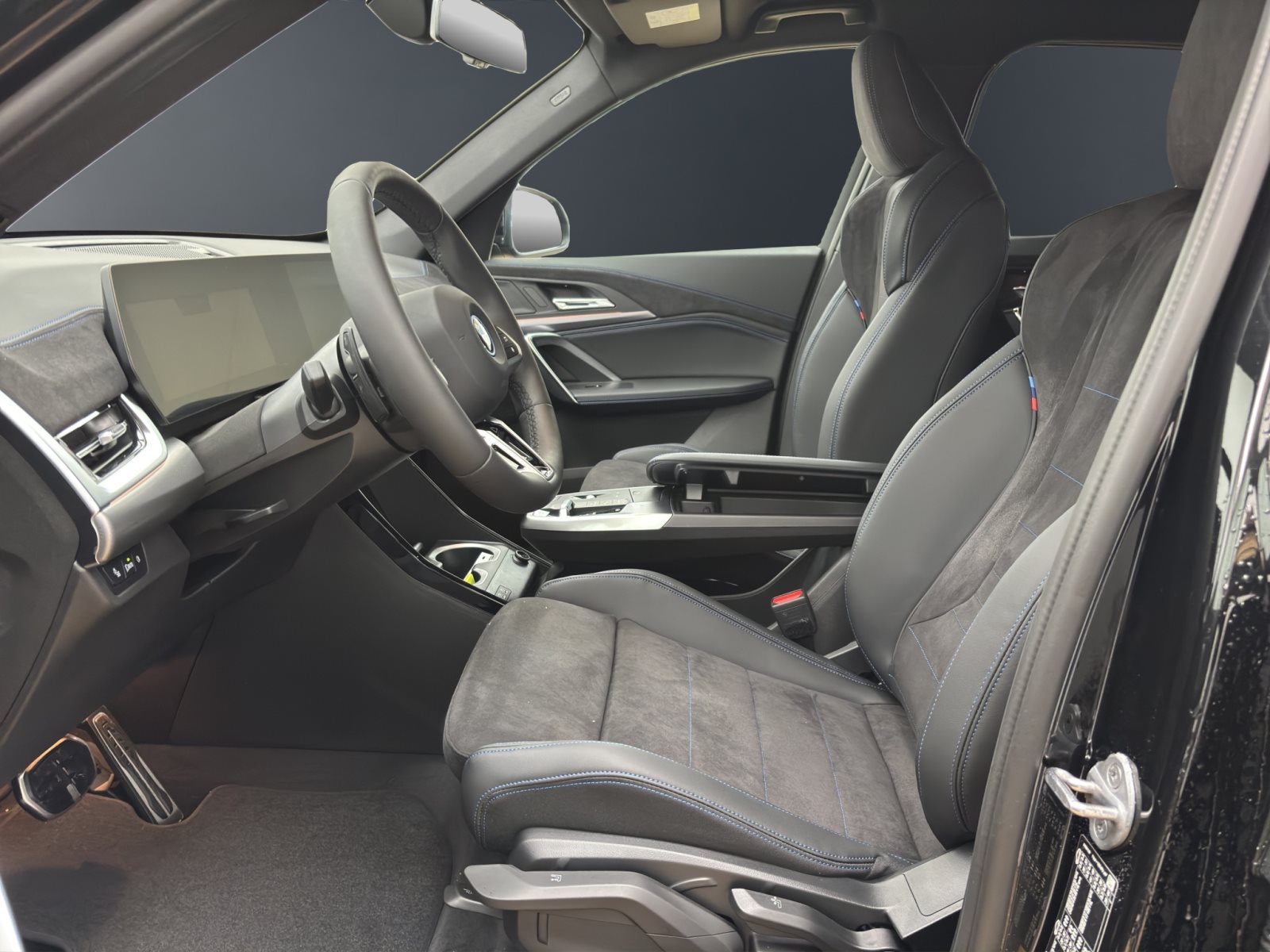 Fahrzeugabbildung BMW iX1 eDrive20 [M Sport, AHK, ACC, RFK, 18 LMR]