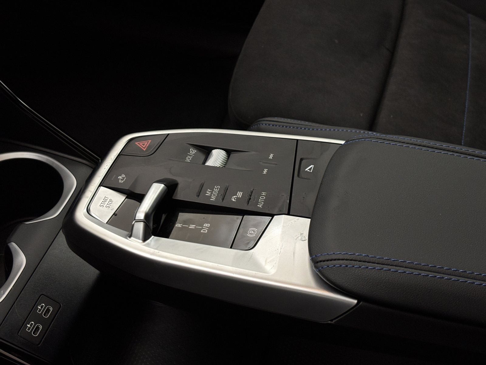 Fahrzeugabbildung BMW iX1 eDrive20 [M Sport, AHK, ACC, RFK, 18 LMR]