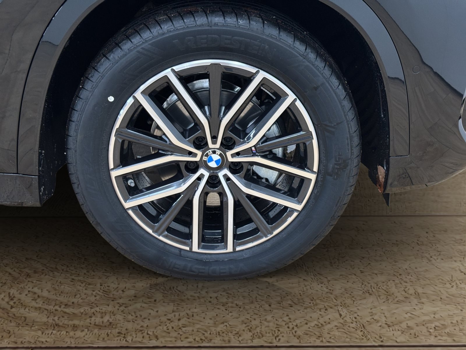 Fahrzeugabbildung BMW iX1 eDrive20 [M Sport, AHK, ACC, RFK, 18 LMR]