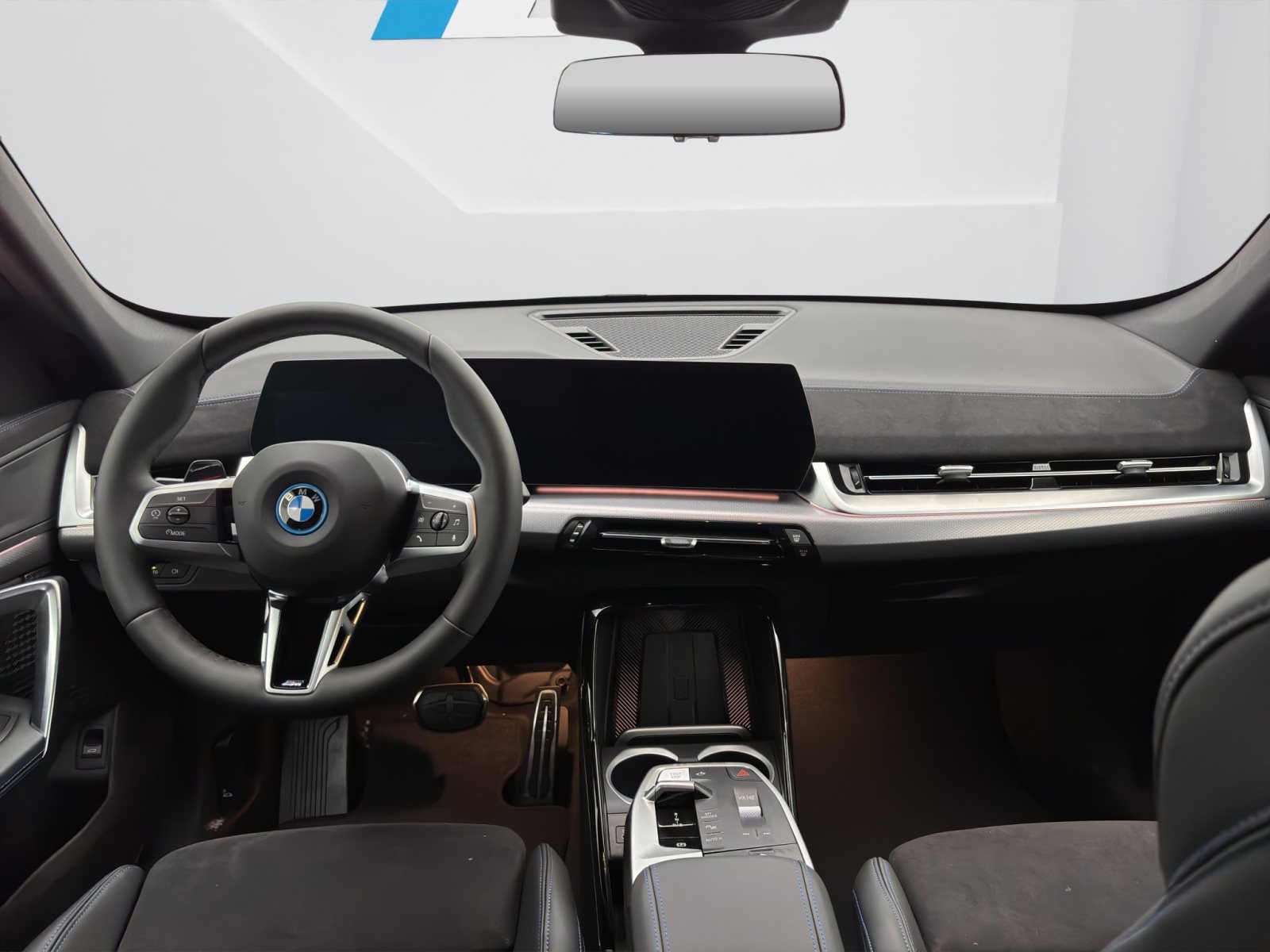 Fahrzeugabbildung BMW iX1 eDrive20 [M Sport, AHK, ACC, RFK, 18 LMR]