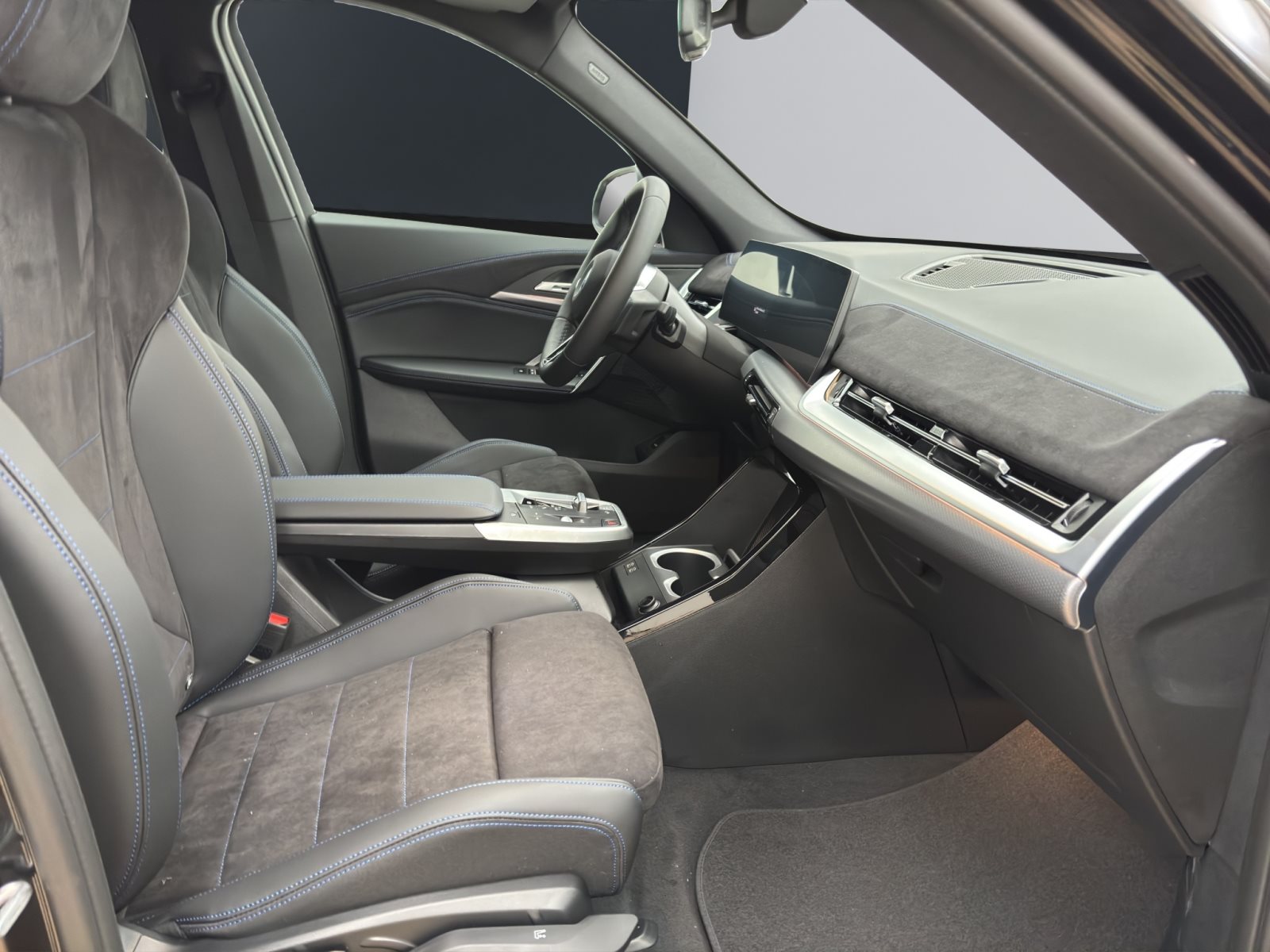 Fahrzeugabbildung BMW iX1 eDrive20 [M Sport, AHK, ACC, RFK, 18 LMR]