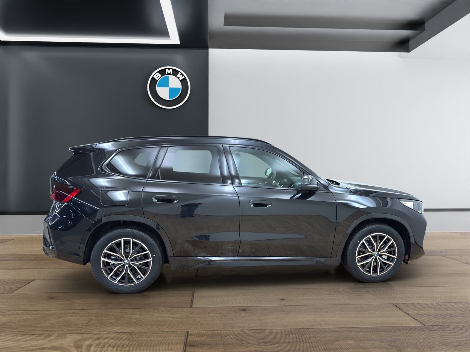 Fahrzeugabbildung BMW iX1 eDrive20 [M Sport, AHK, ACC, RFK, 18 LMR]
