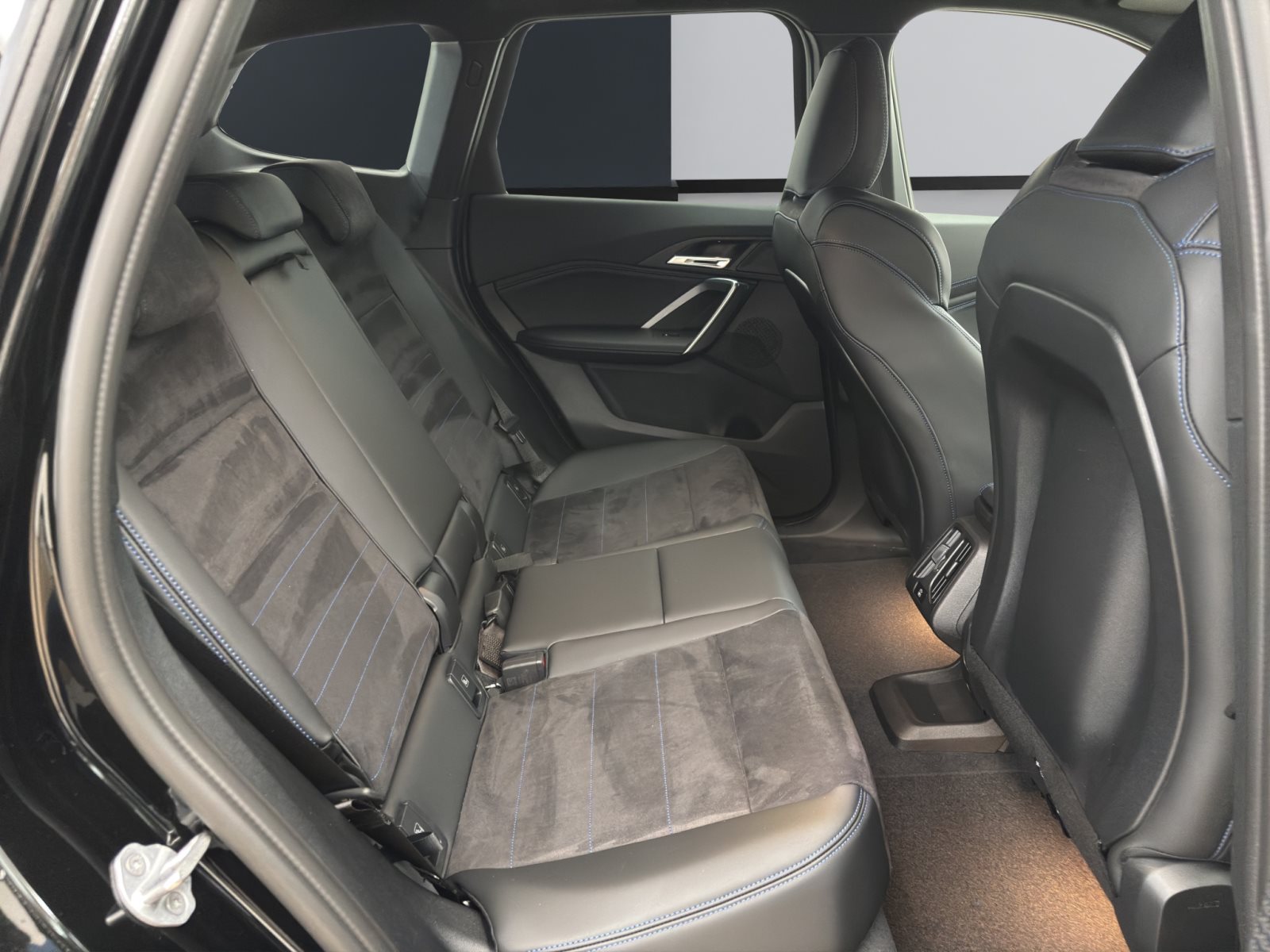 Fahrzeugabbildung BMW iX1 eDrive20 [M Sport, AHK, ACC, RFK, 18 LMR]