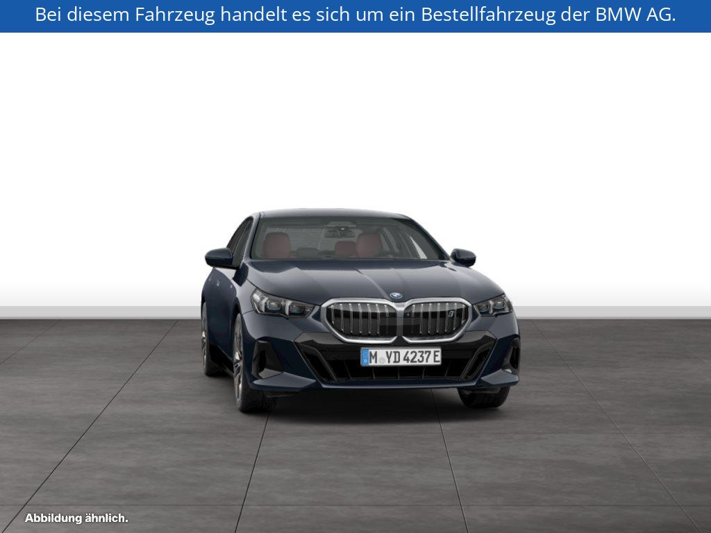 Fahrzeugabbildung BMW i5 xDrive40 Limousine