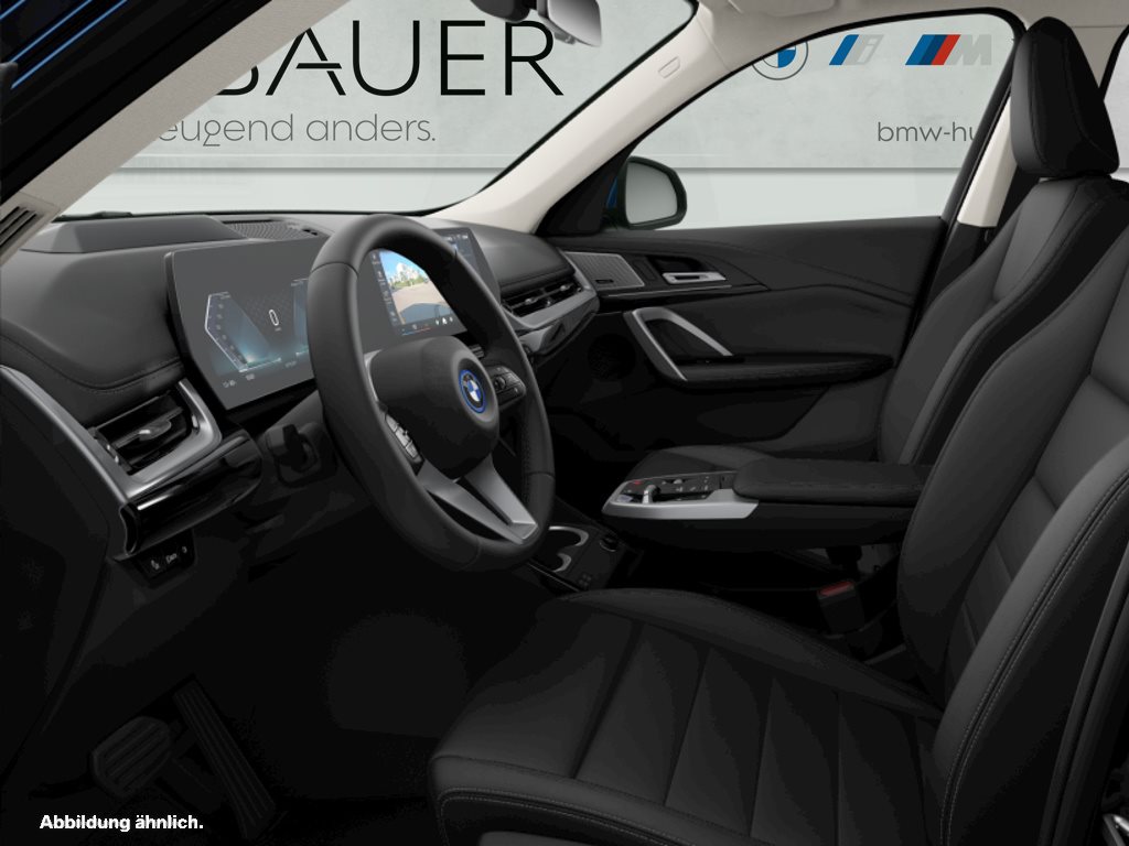 Fahrzeugabbildung BMW iX1 xDrive30 [xLine, HUD, AHK, HK Sound, 360°]