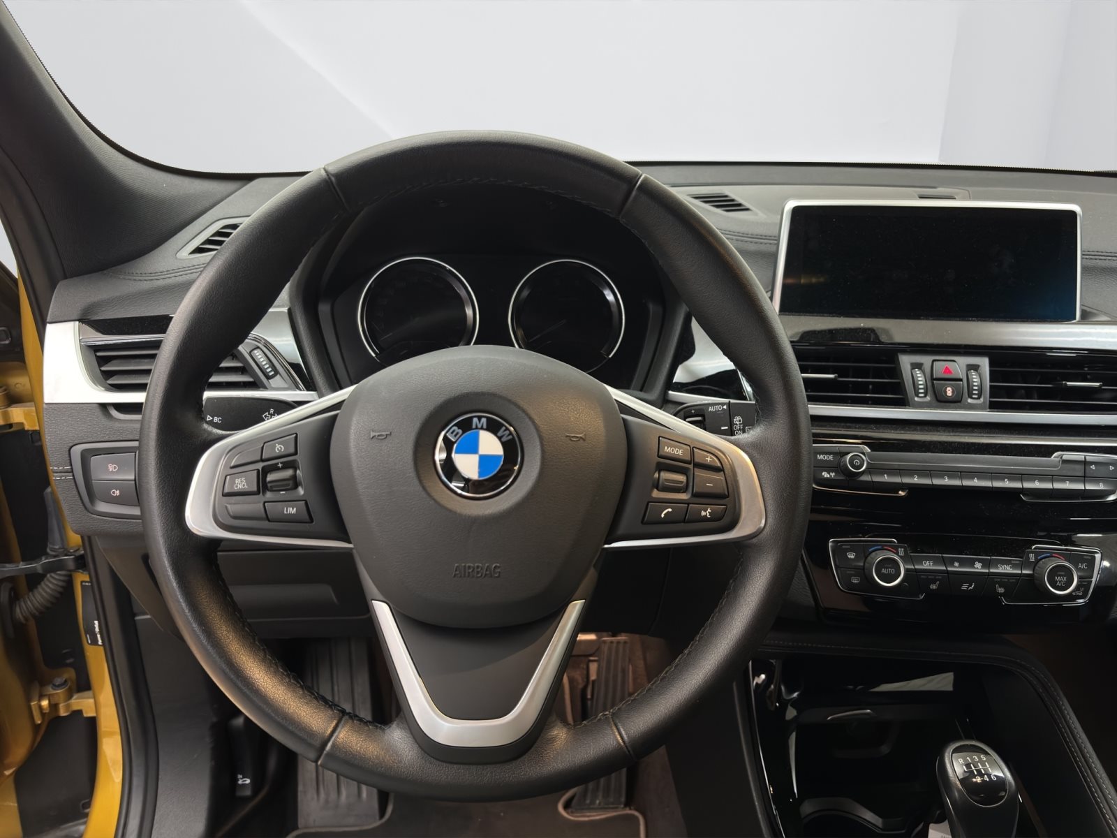 Fahrzeugabbildung BMW X2 sDrive18i [Advantage Plus, Navi, PDC, SHZ]