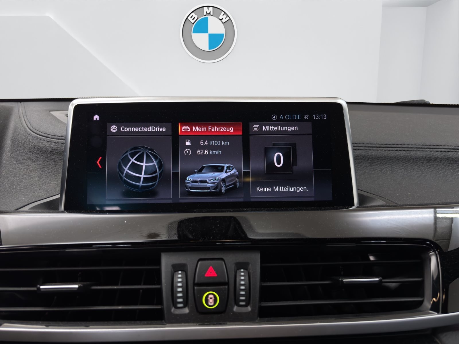 Fahrzeugabbildung BMW X2 sDrive18i [Advantage Plus, Navi, PDC, SHZ]