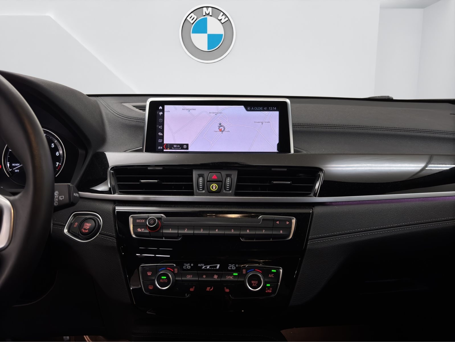 Fahrzeugabbildung BMW X2 sDrive18i [Advantage Plus, Navi, PDC, SHZ]