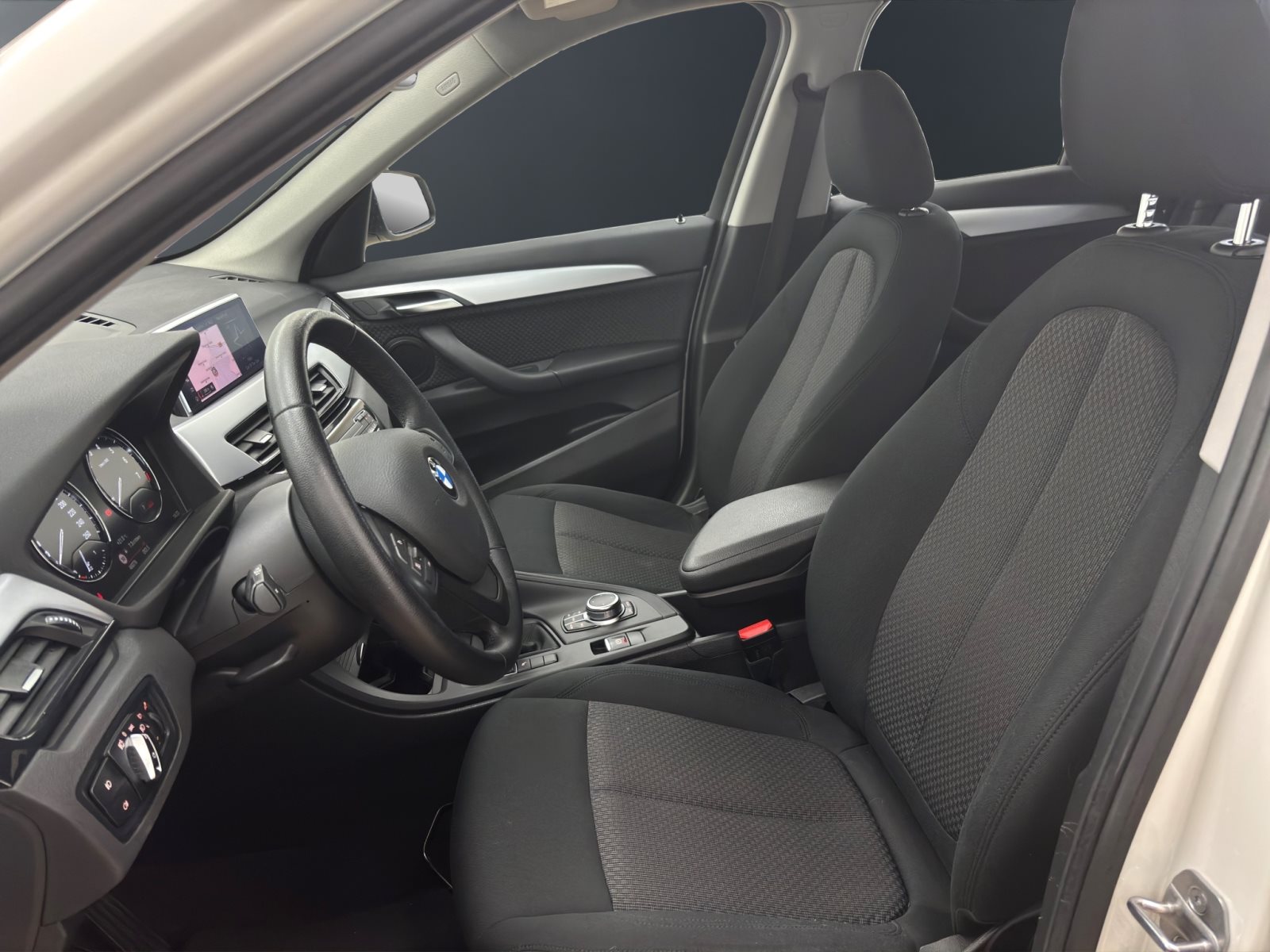 Fahrzeugabbildung BMW X1 sDrive20i [Advantage, Navi, LED, RFK, SHZ]