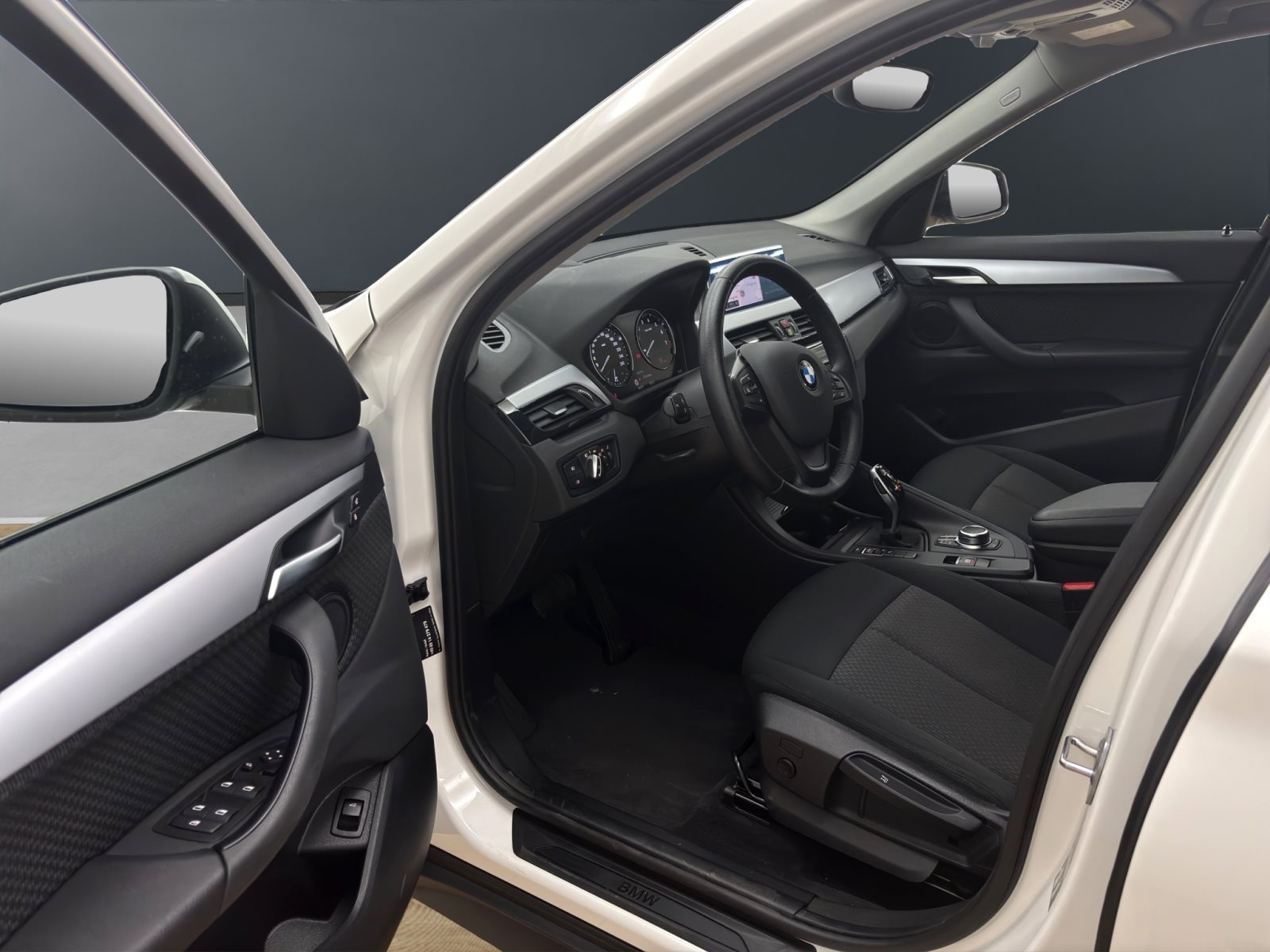 Fahrzeugabbildung BMW X1 sDrive20i [Advantage, Navi, LED, RFK, SHZ]