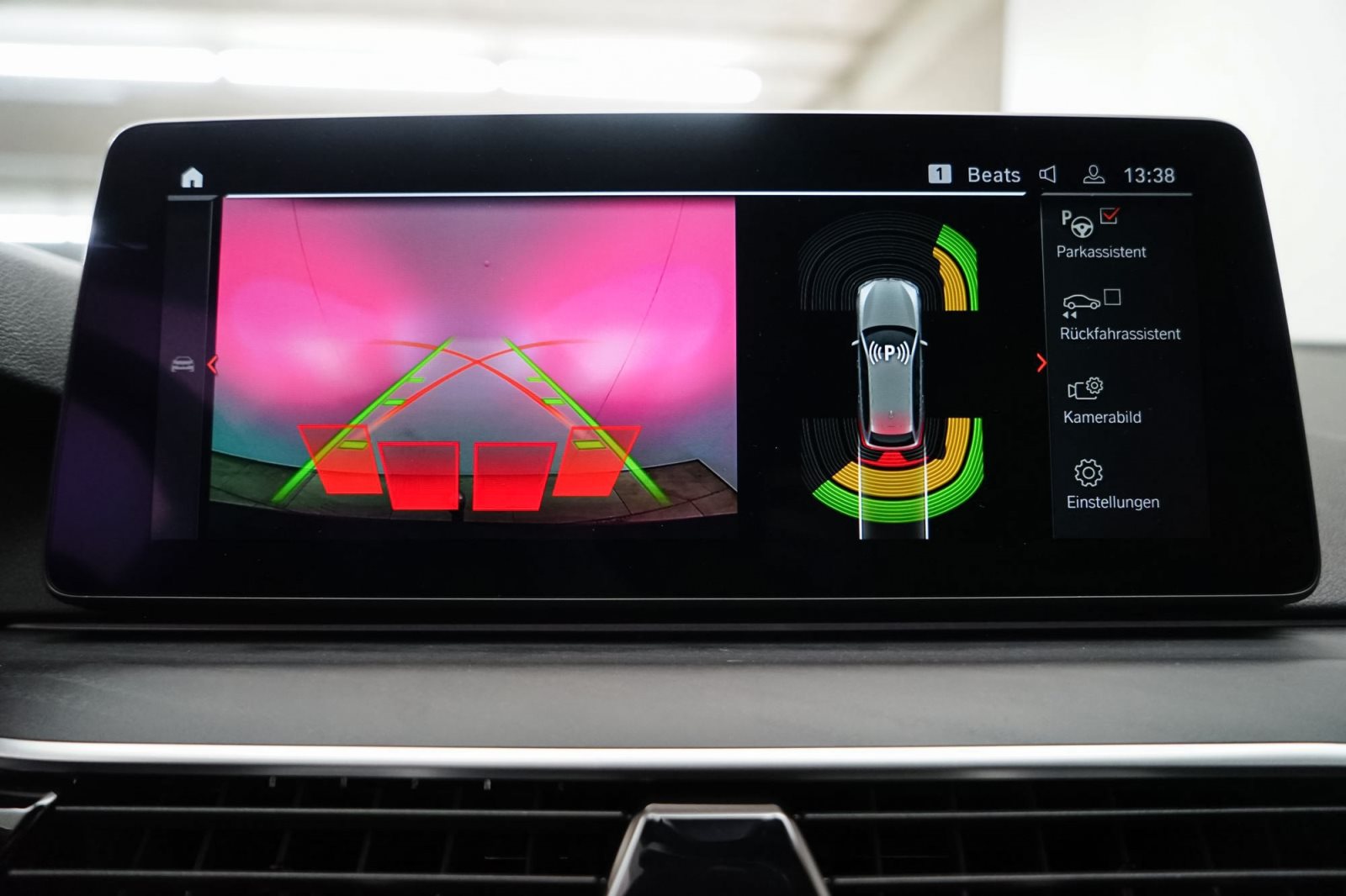 Fahrzeugabbildung BMW 520d xDrive Touring [M Sport, LC Prof., ACC, AHK]