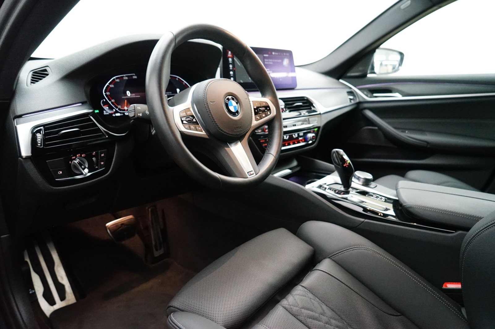 Fahrzeugabbildung BMW 520d xDrive Touring [M Sport, LC Prof., ACC, AHK]