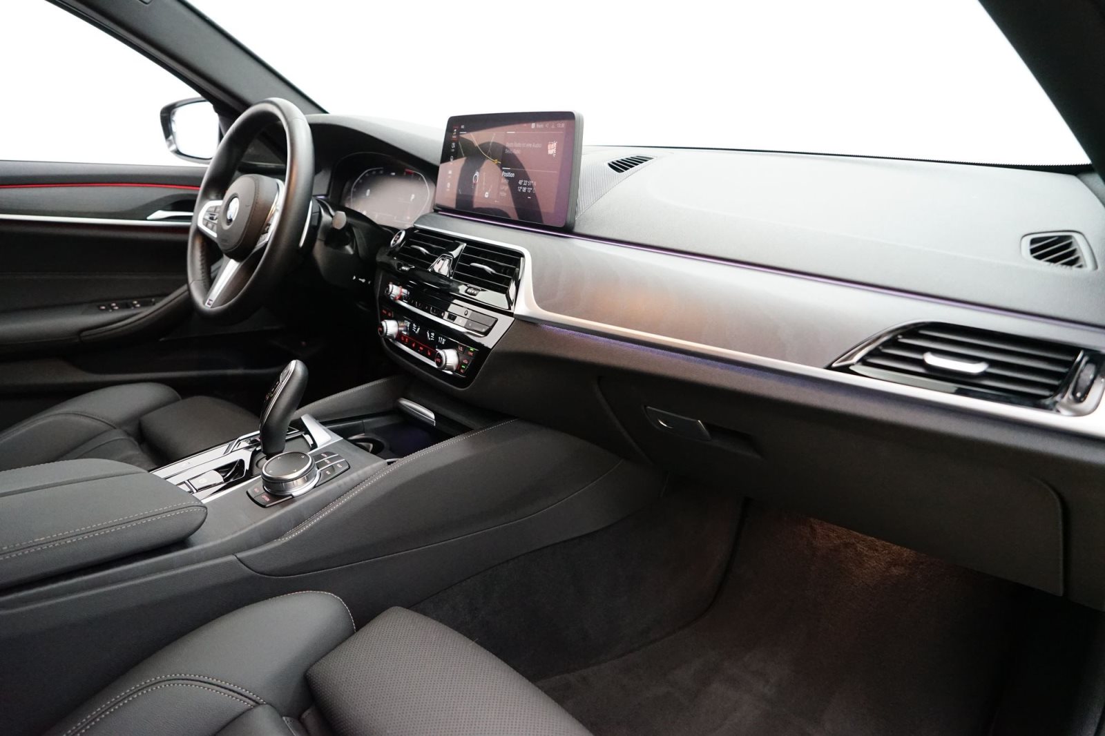 Fahrzeugabbildung BMW 520d xDrive Touring [M Sport, LC Prof., ACC, AHK]