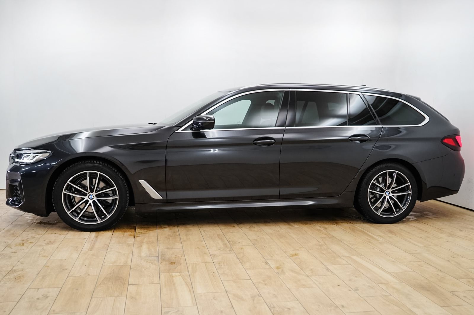 Fahrzeugabbildung BMW 520d xDrive Touring [M Sport, LC Prof., ACC, AHK]