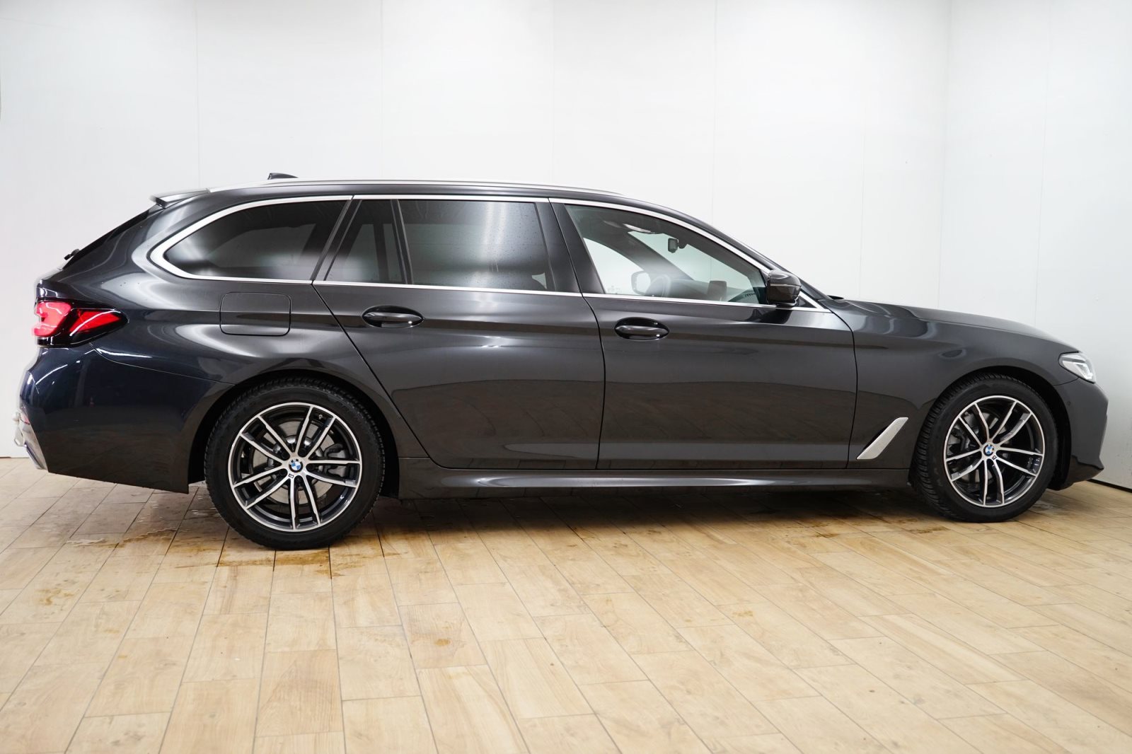 Fahrzeugabbildung BMW 520d xDrive Touring [M Sport, LC Prof., ACC, AHK]