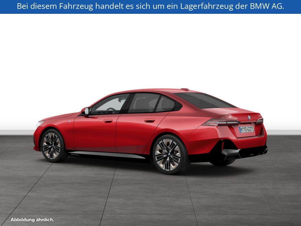 Fahrzeugabbildung BMW i5 xDrive40