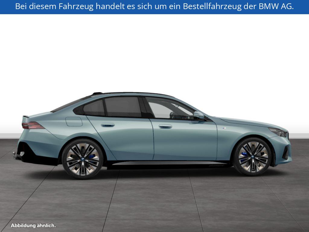 Fahrzeugabbildung BMW i5 xDrive40 Limousine