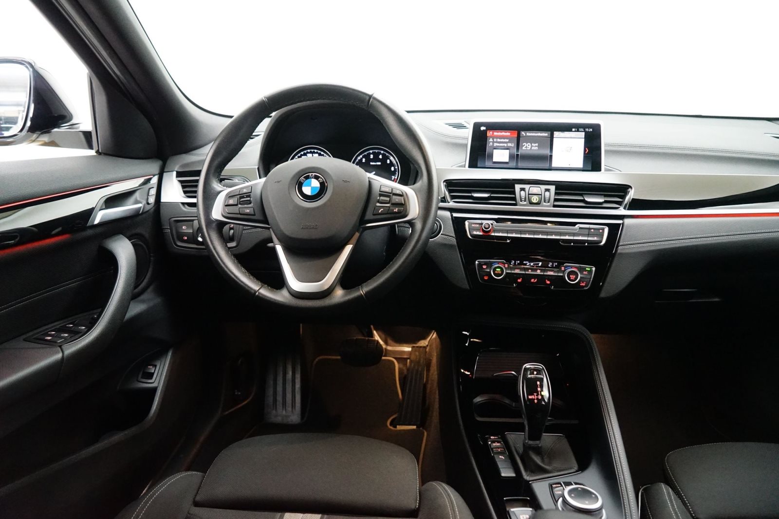 Fahrzeugabbildung BMW X2 sDrive18i [Navi, LED, RFK, HiFi, SHZ, DAB]