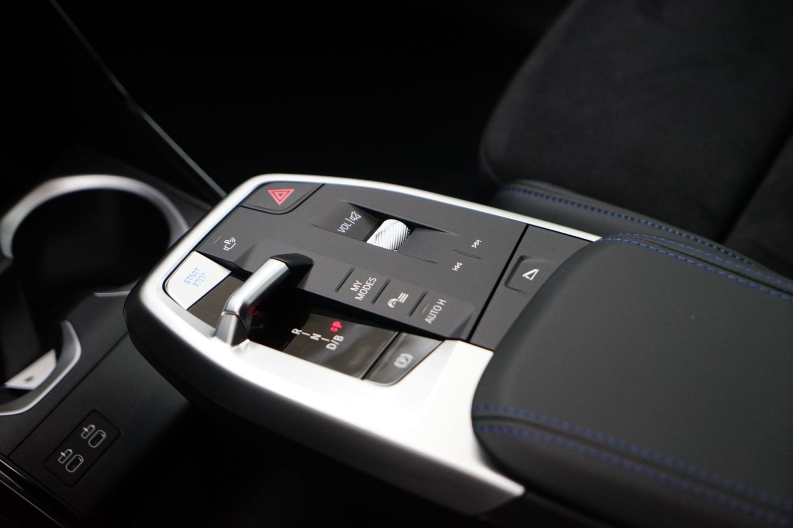Fahrzeugabbildung BMW iX1 xDrive30 [M Sport, AHK, ACC, RFK, 19 LMR]