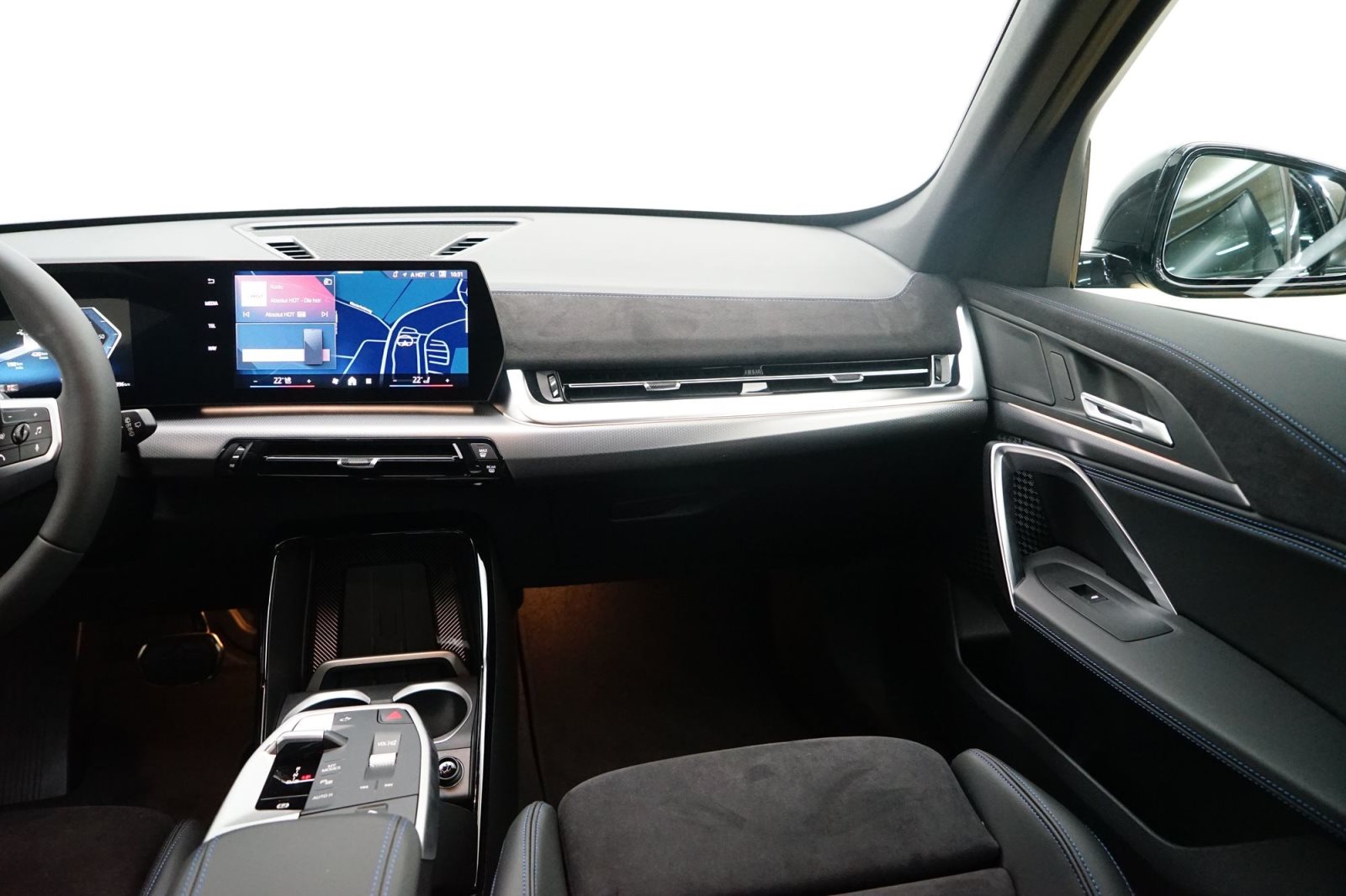 Fahrzeugabbildung BMW iX1 xDrive30 [M Sport, AHK, ACC, RFK, 19 LMR]