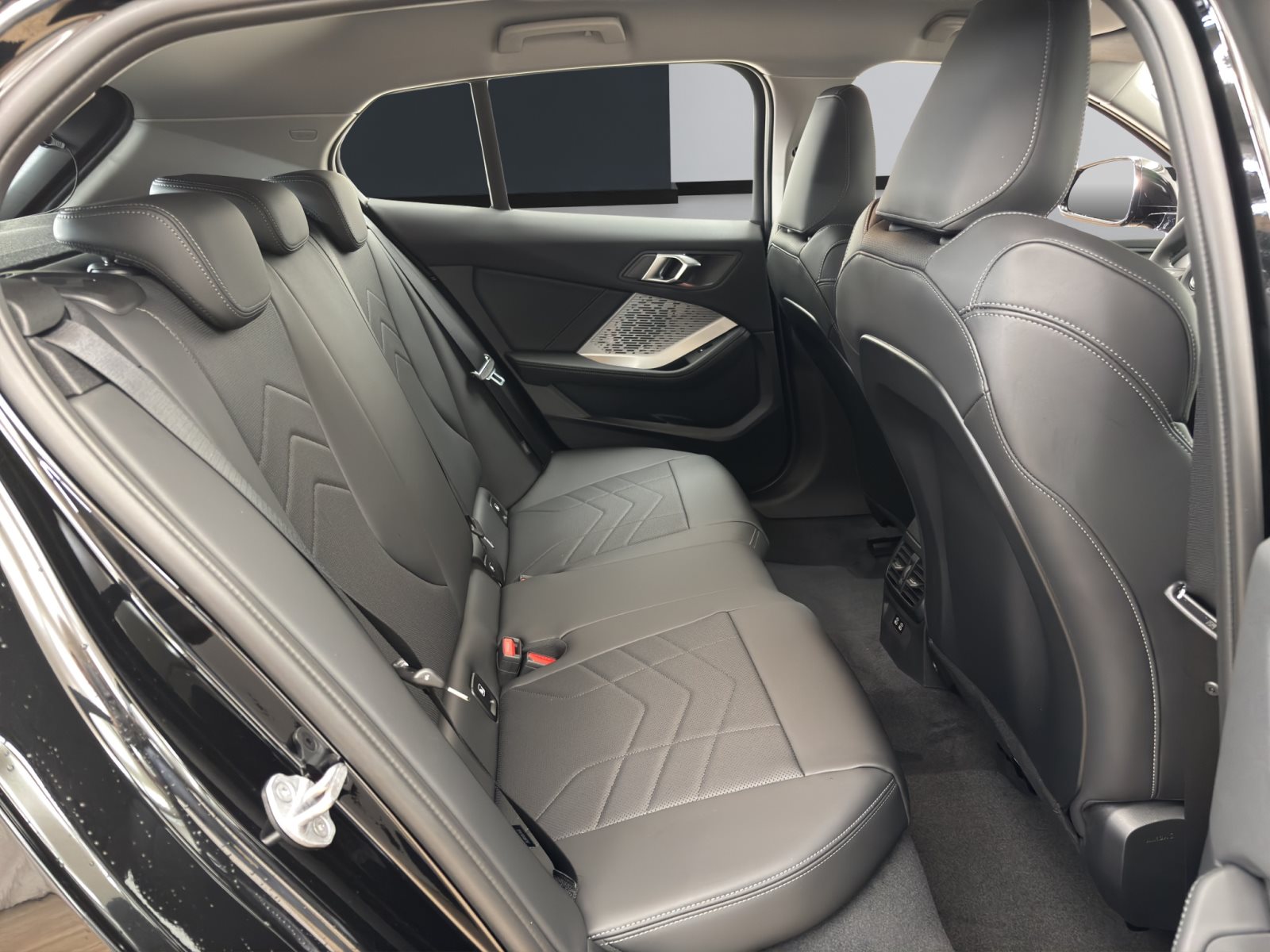 Fahrzeugabbildung BMW 120 [M Sport, Navi, 18 LMR, RFK, SHZ, LED] DAB