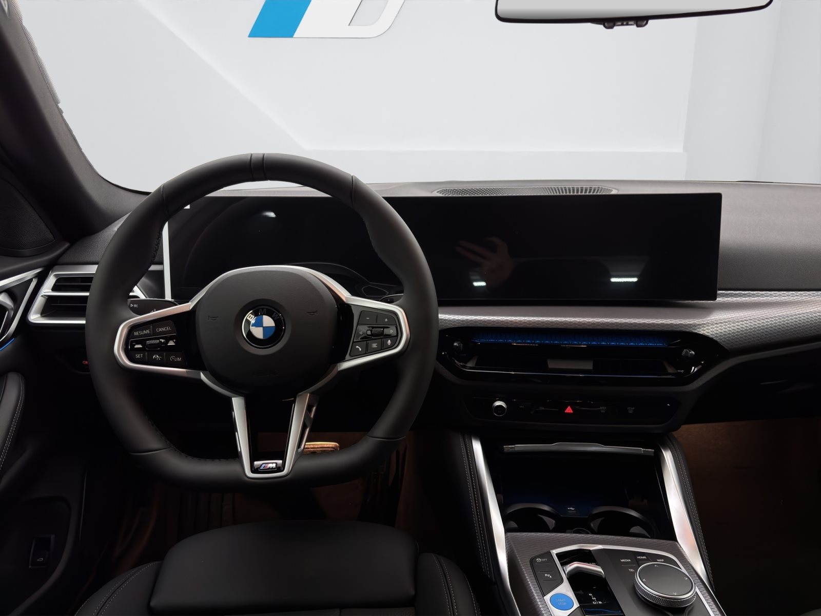 Fahrzeugabbildung BMW i4 eDrive40 [M Sport, AHK, ACC, RFK, 18 LMR]