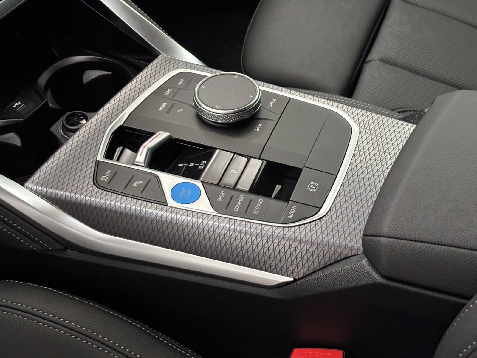 Fahrzeugabbildung BMW i4 eDrive40 [M Sport, AHK, ACC, RFK, 18 LMR]