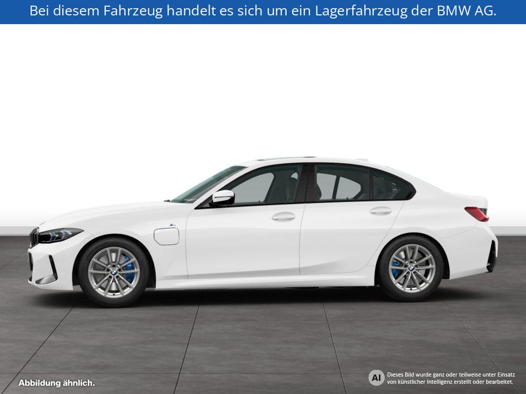 Fahrzeugabbildung BMW 330e Limousine