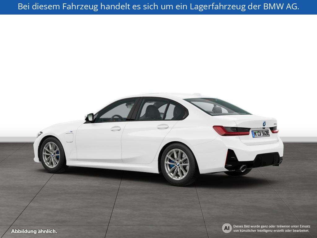 Fahrzeugabbildung BMW 330e Limousine