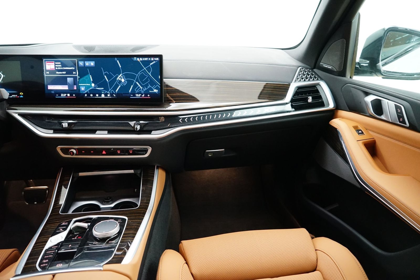 Fahrzeugabbildung BMW X5 xDrive30d [M Sport, HUD, AHK, ACC, 22 LMR]