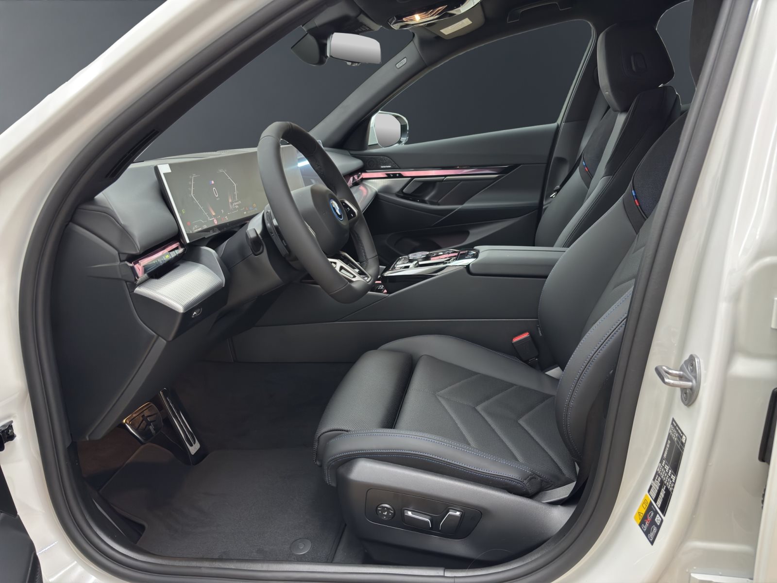 Fahrzeugabbildung BMW 530e xDrive Touring [M Sport, AHK, ACC, RFK, h&k Sound]