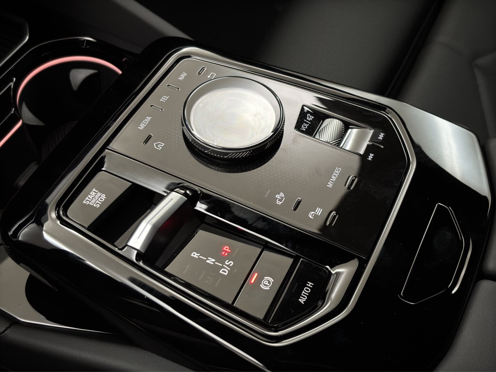 Fahrzeugabbildung BMW 530e xDrive Touring [M Sport, AHK, ACC, RFK, h&k Sound]