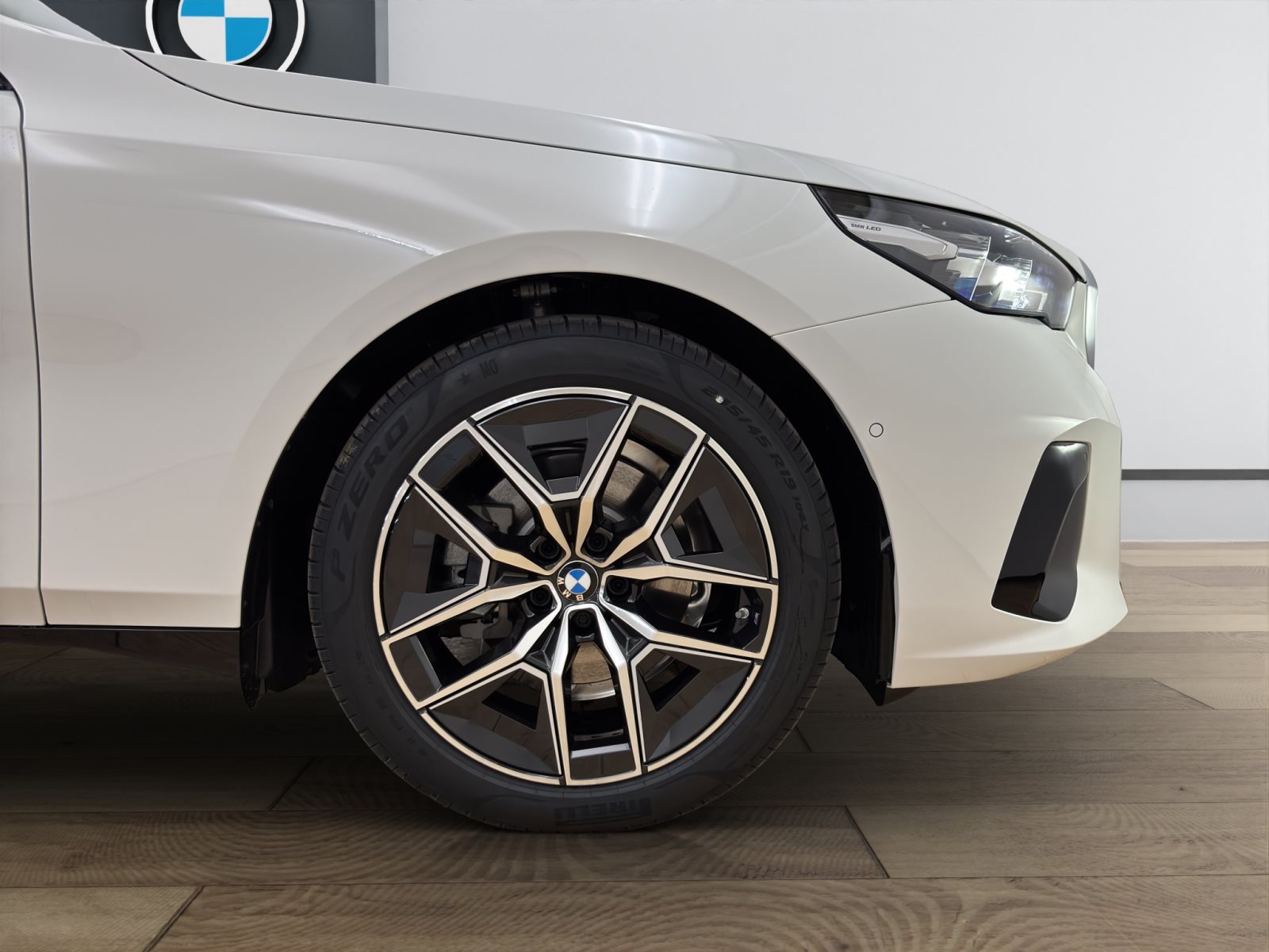 Fahrzeugabbildung BMW 530e xDrive Touring [M Sport, AHK, ACC, RFK, h&k Sound]
