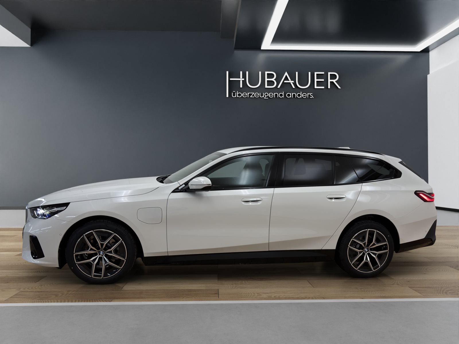 Fahrzeugabbildung BMW 530e xDrive Touring [M Sport, AHK, ACC, RFK, h&k Sound]