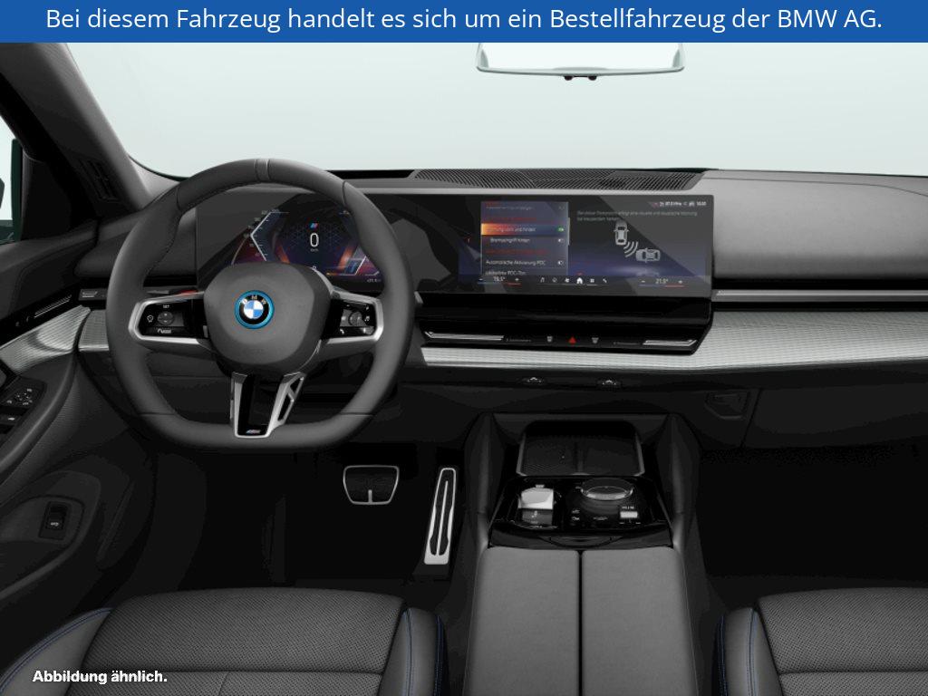 Fahrzeugabbildung BMW i5 eDrive40 Limousine