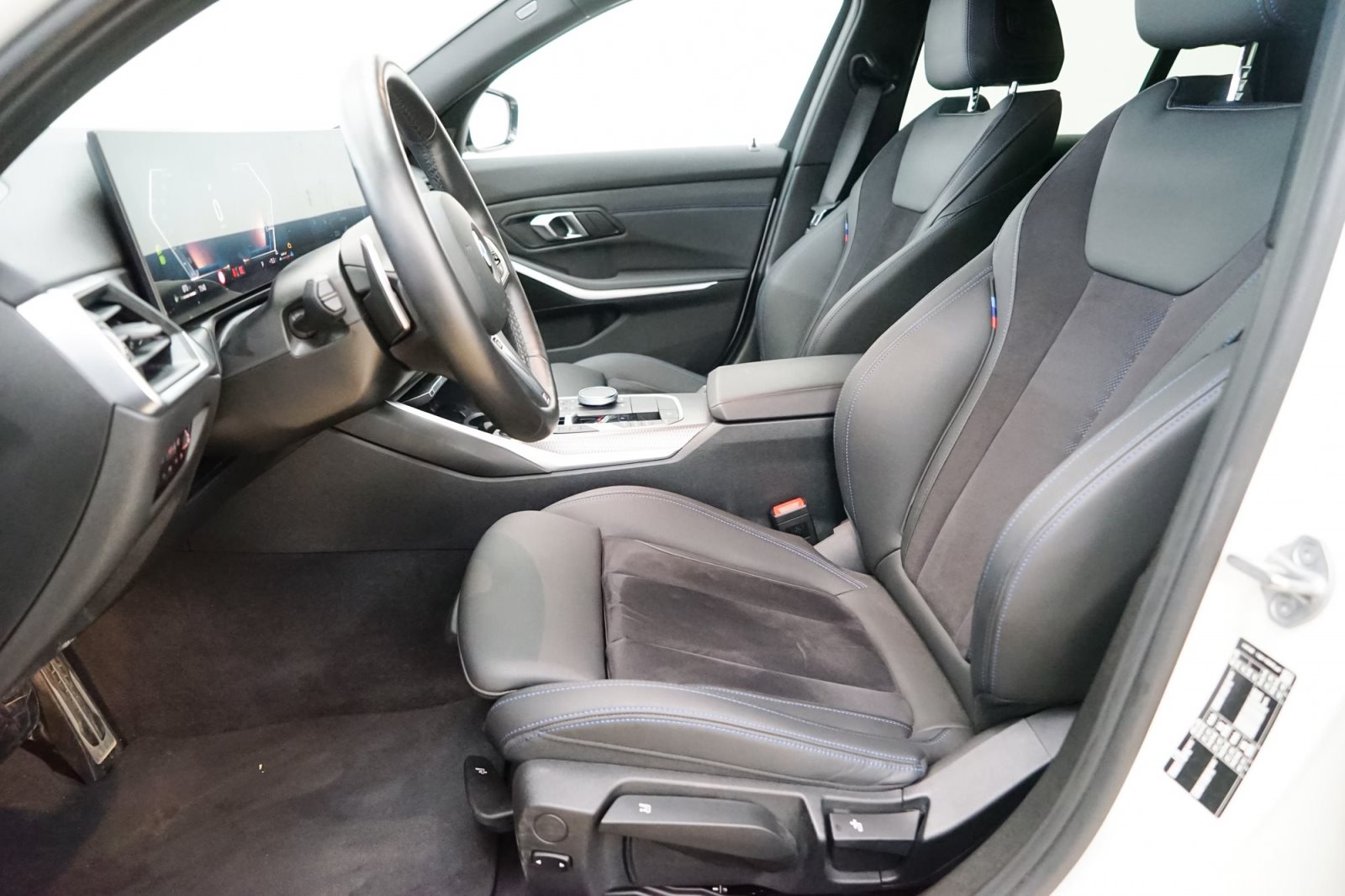 Fahrzeugabbildung BMW 320d Touring [M Sport, AHK, ACC, RFK, 19 LMR]
