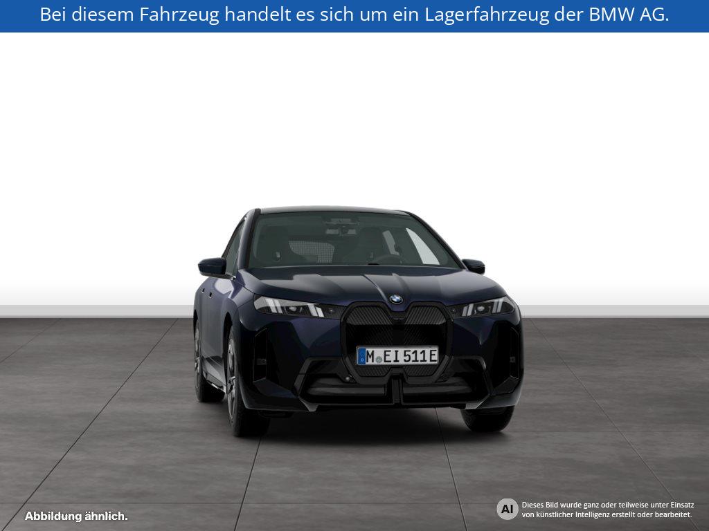 Fahrzeugabbildung BMW iX xDrive45