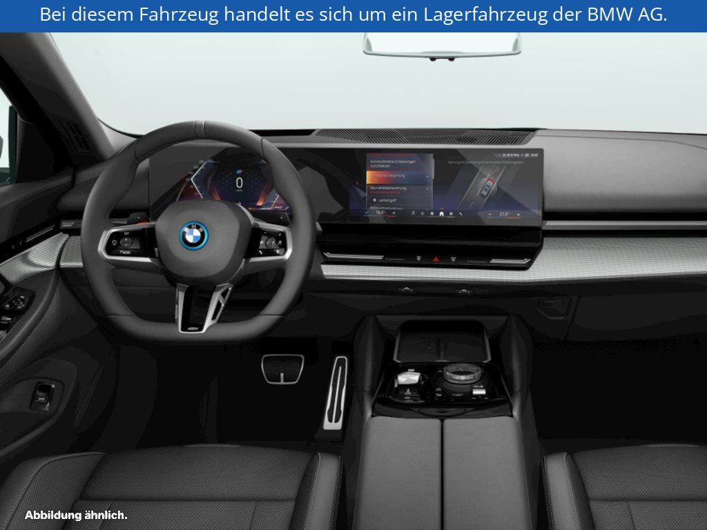 Fahrzeugabbildung BMW 550e xDrive Touring