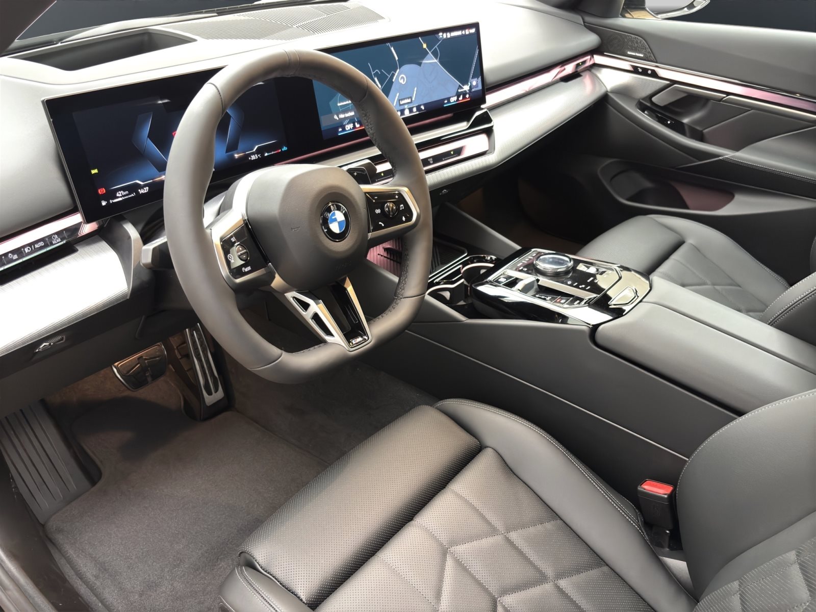 Fahrzeugabbildung BMW 520d xDrive Limousine [M Sport, HUD, ACC, h&K Sound]
