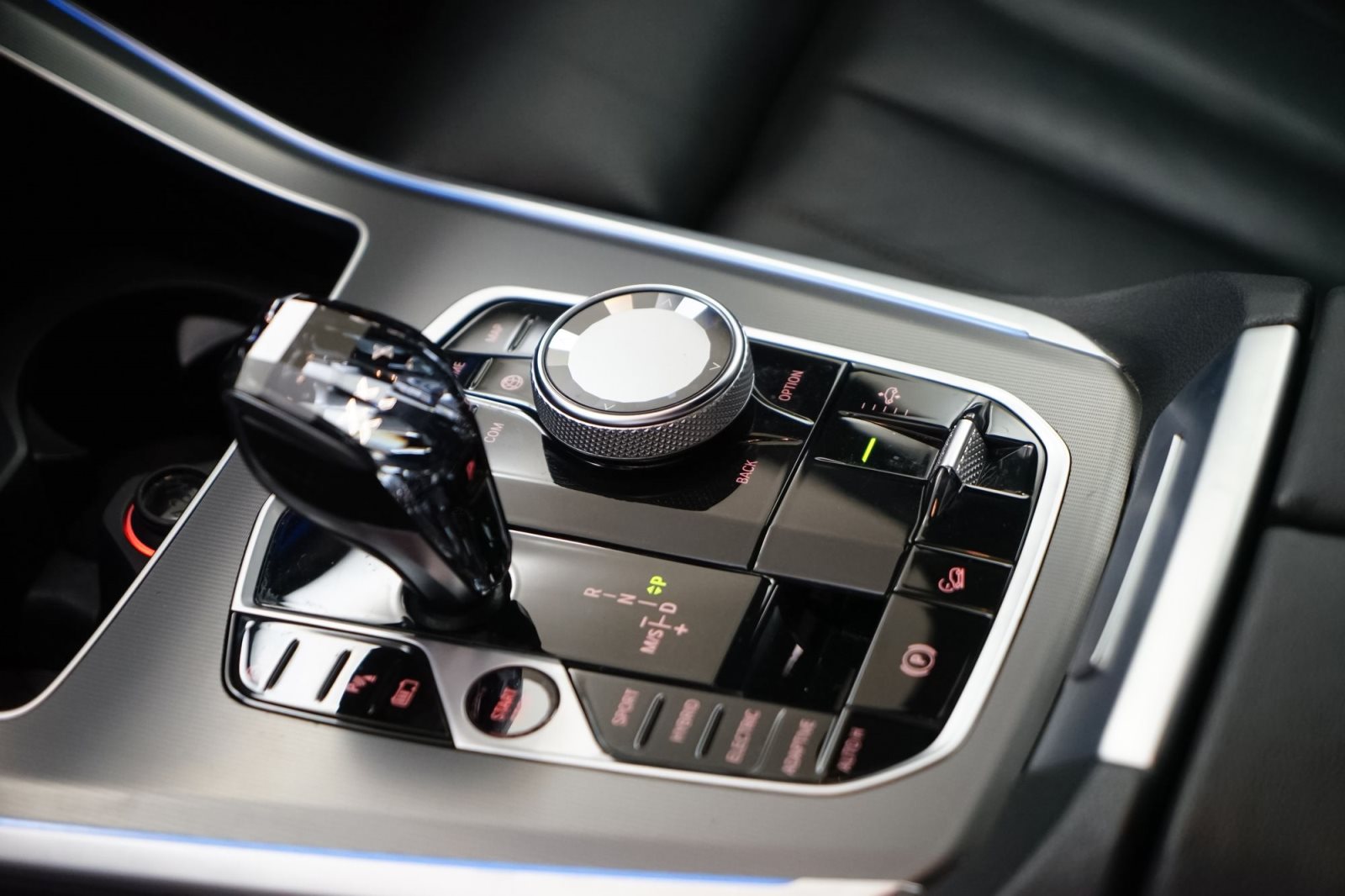 Fahrzeugabbildung BMW X5 xDrive45e [M Sport, Laser, HUD, DA Prof.]