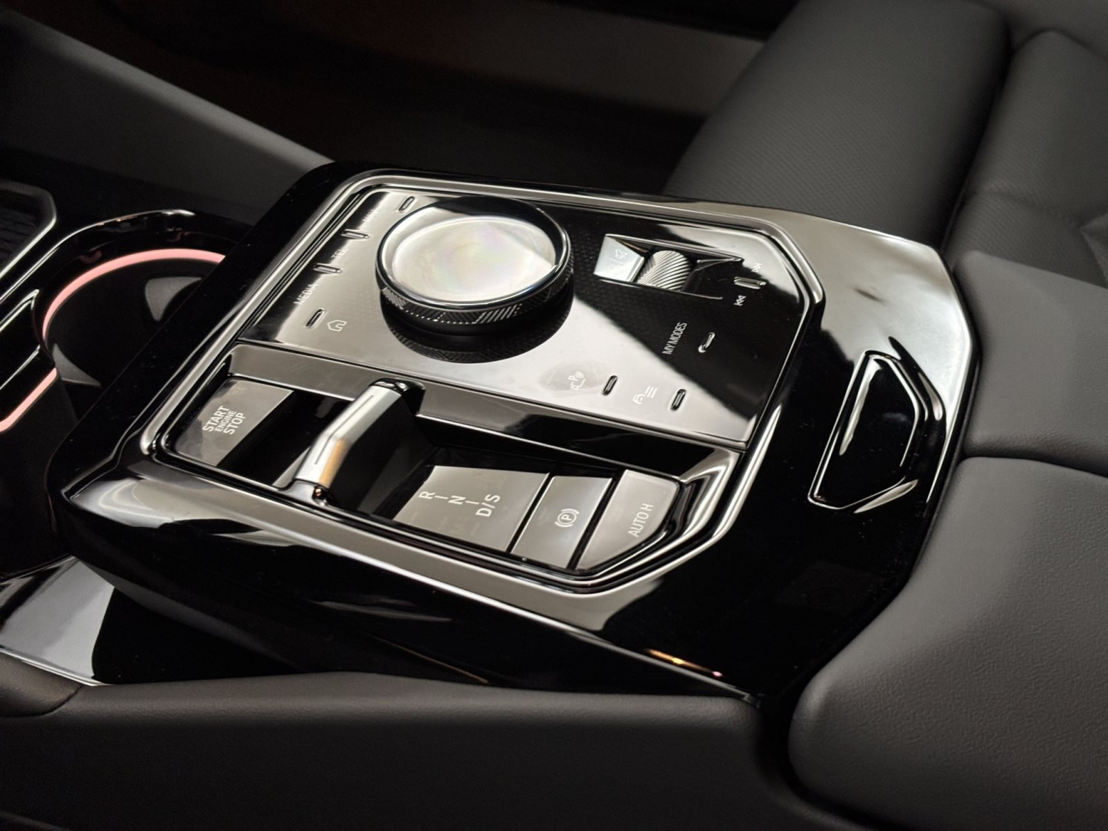 Fahrzeugabbildung BMW 520d Touring [M Sport, AHK, ACC, RFK, h&k Sound]