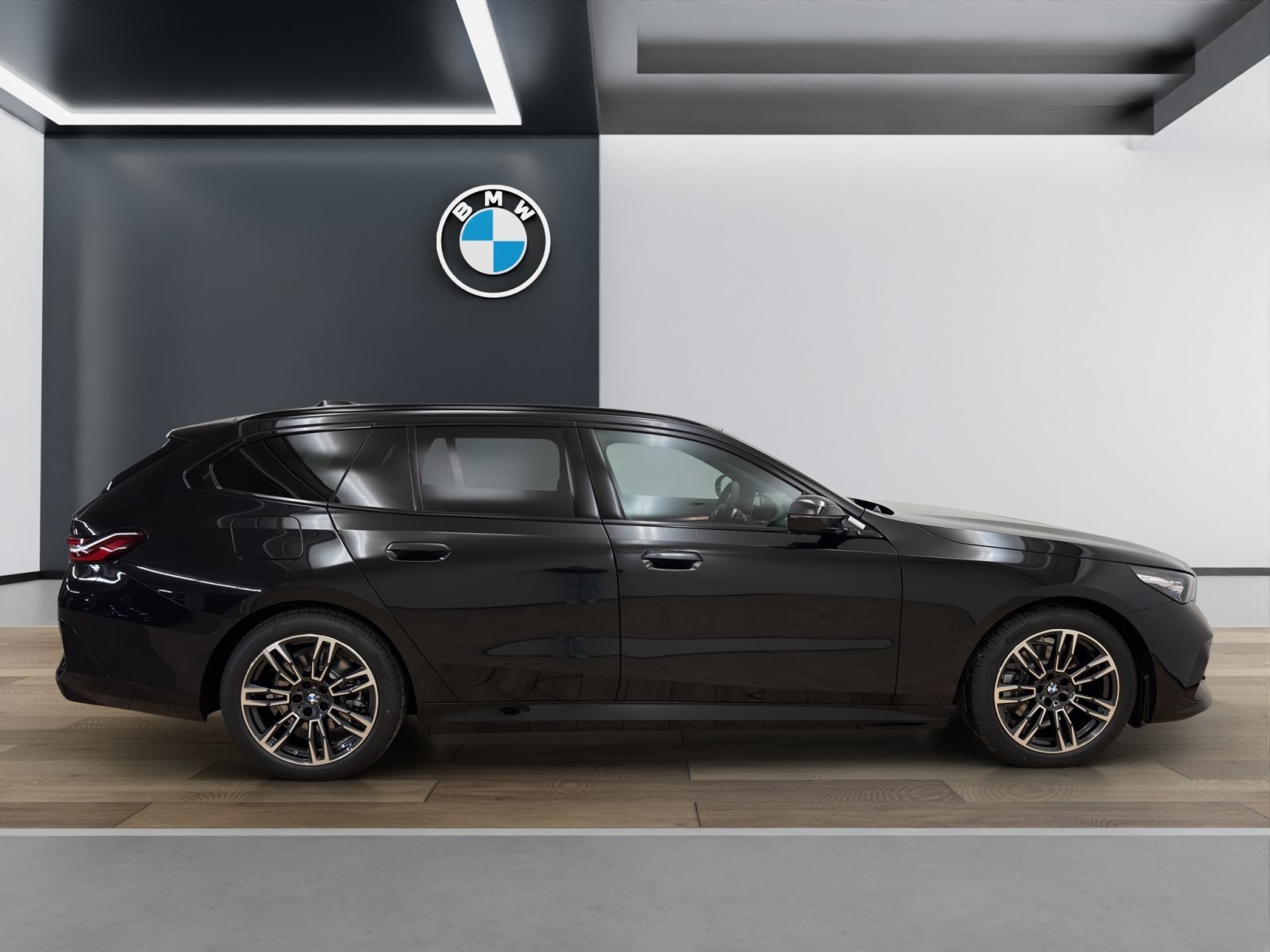 Fahrzeugabbildung BMW 520d Touring [M Sport, AHK, ACC, RFK, h&k Sound]