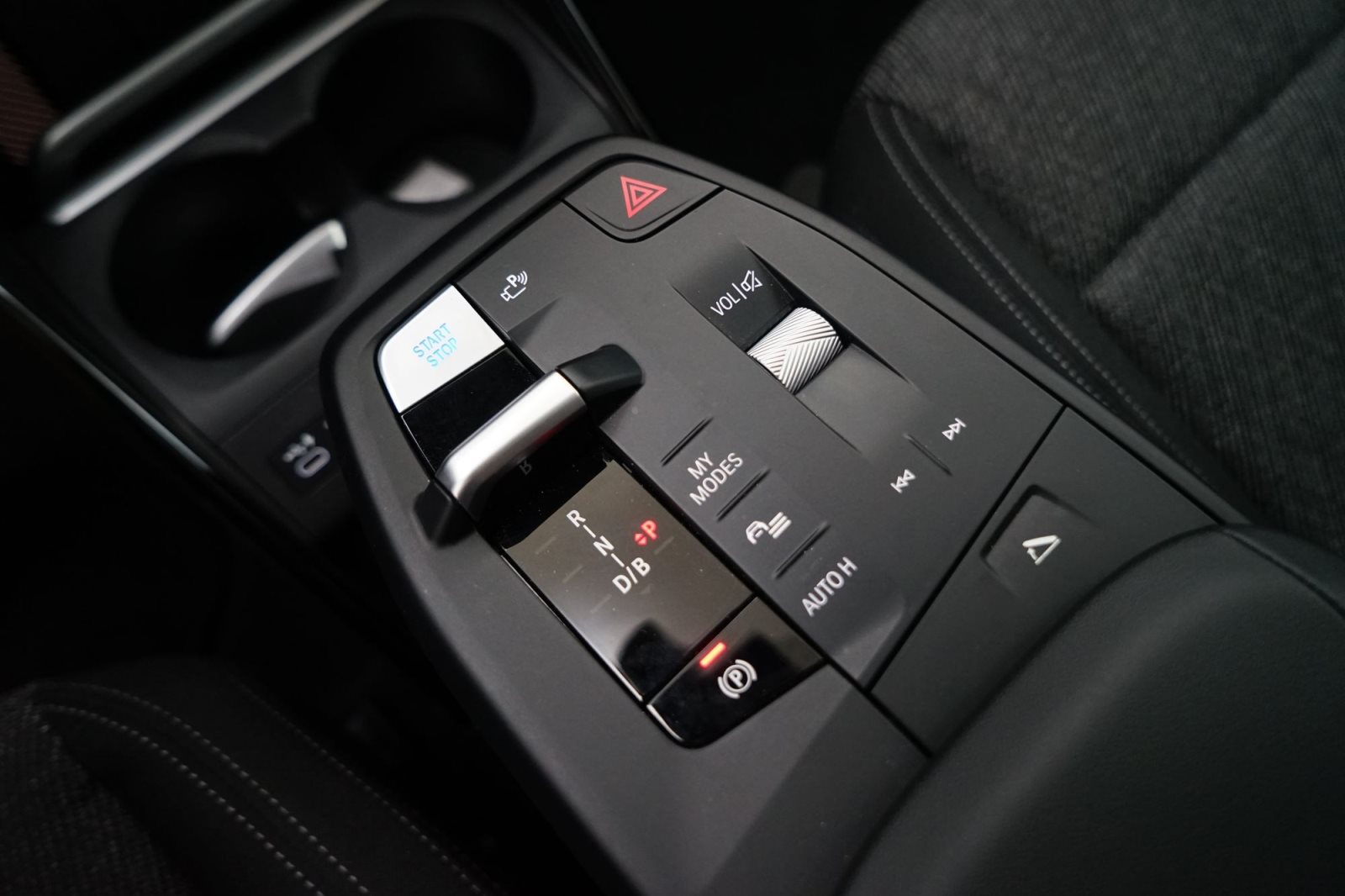 Fahrzeugabbildung BMW iX1 eDrive20 [LED, RFK, LRH, SHZ, Komfortzugang]