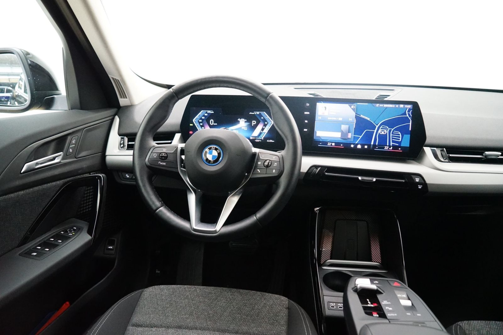 Fahrzeugabbildung BMW iX1 eDrive20 [LED, RFK, LRH, SHZ, Komfortzugang]