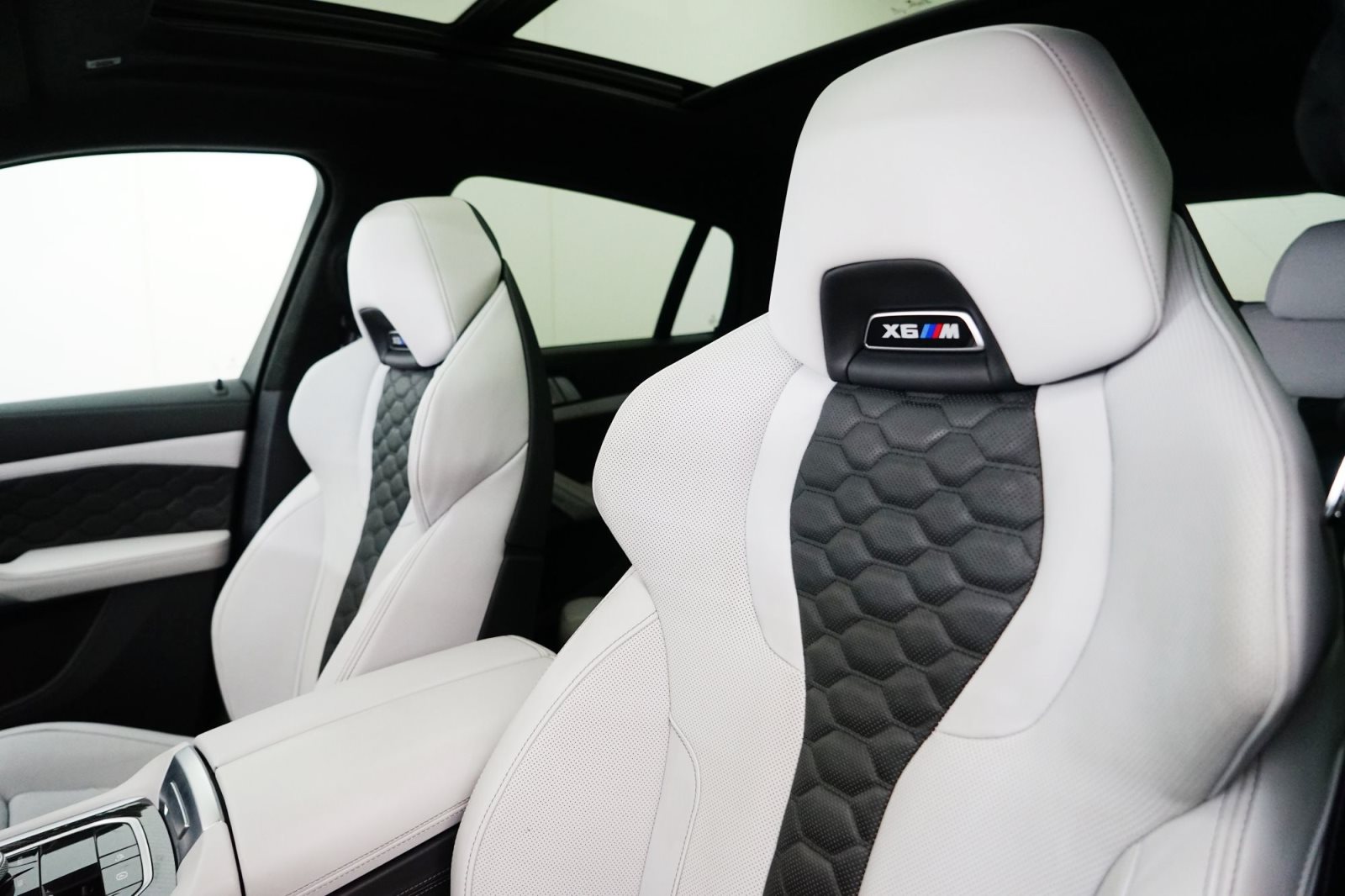Fahrzeugabbildung BMW X6 M Competition [Laser, AHK, Harman/Kardon]