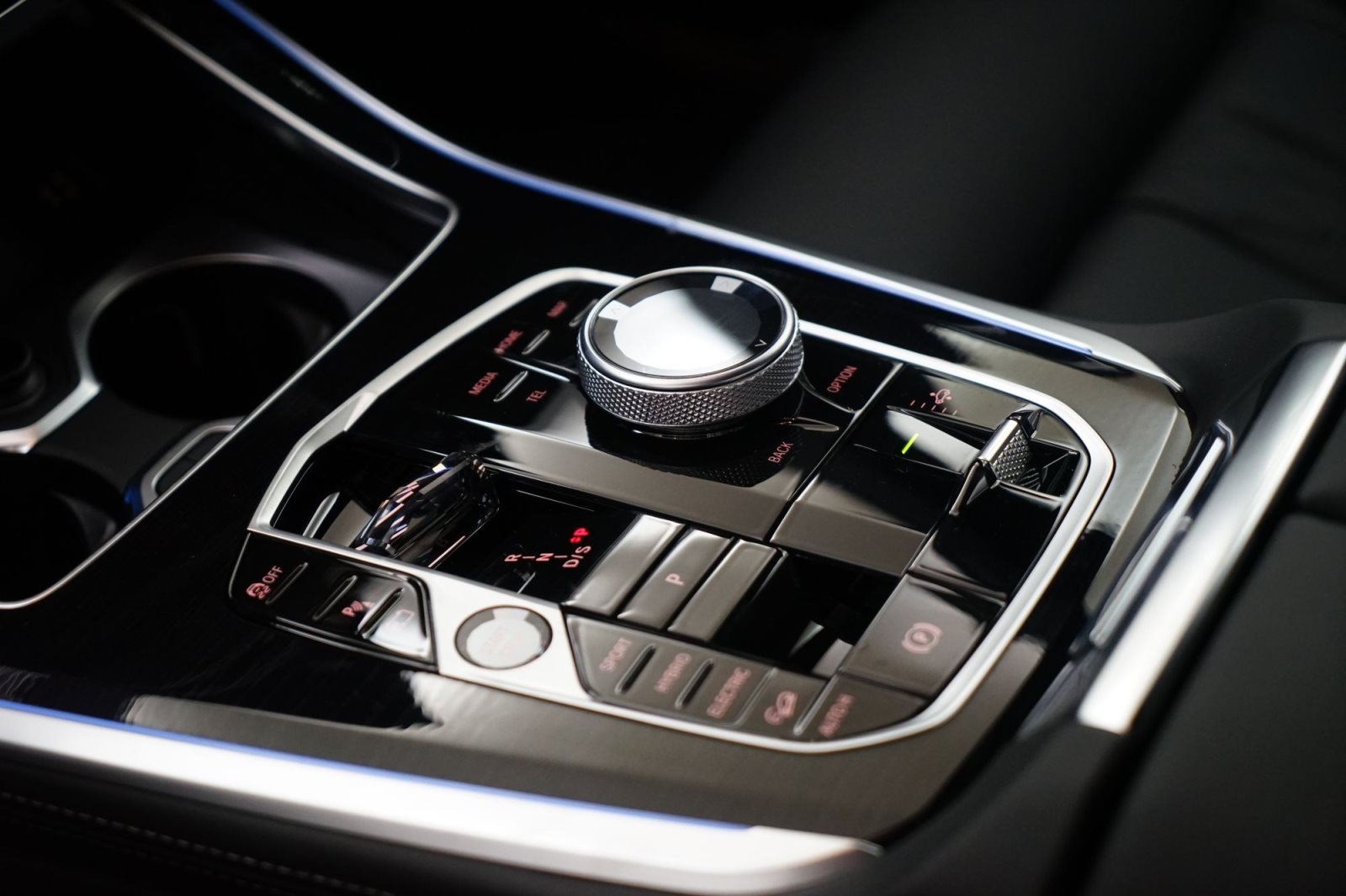 Fahrzeugabbildung BMW X5 xDrive50e [M Sport, HUD, AHK, ACC, 22 LMR, GSD]