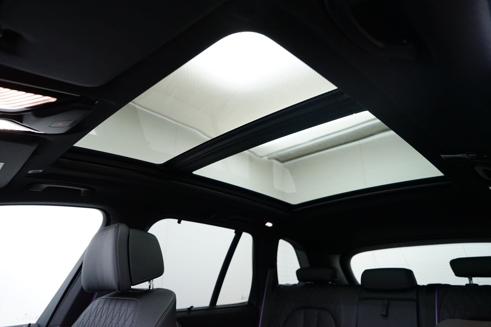 Fahrzeugabbildung BMW X5 xDrive50e [M Sport, HUD, AHK, ACC, 22 LMR, GSD]